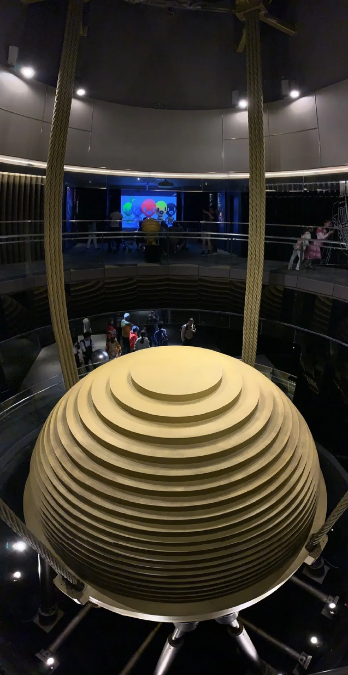 Gold ball tuned mass damper at Taipei 101